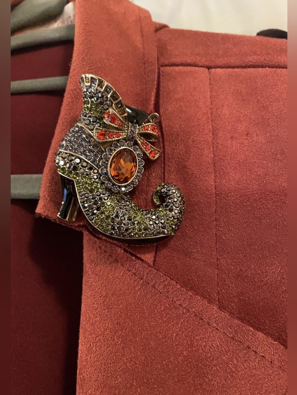 HEIDI DAUS Walk Witch Way SWAROVSKI Crystal Halloween Witch Boot Shoe Brooch Pin - Picture 14 of 14